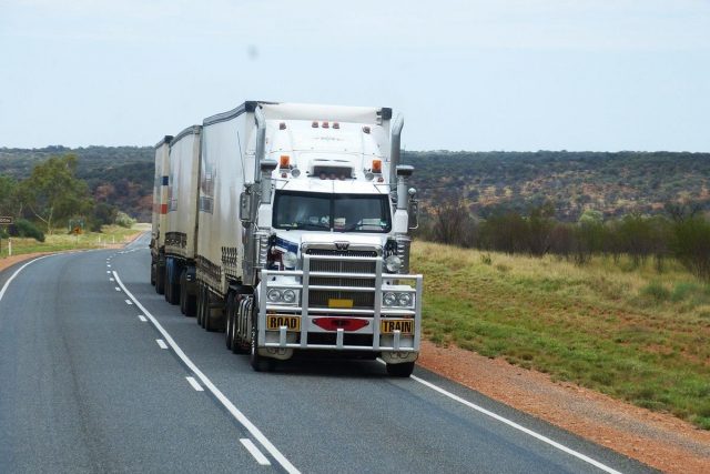 Wiele firm odkrywa zalety wynajmu pojazdów ciężarowych i dostawczych